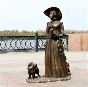 ,,Die Dame mit dem Spitz''
Skulptur auf dem Petrovskaja Damm, Astrachan